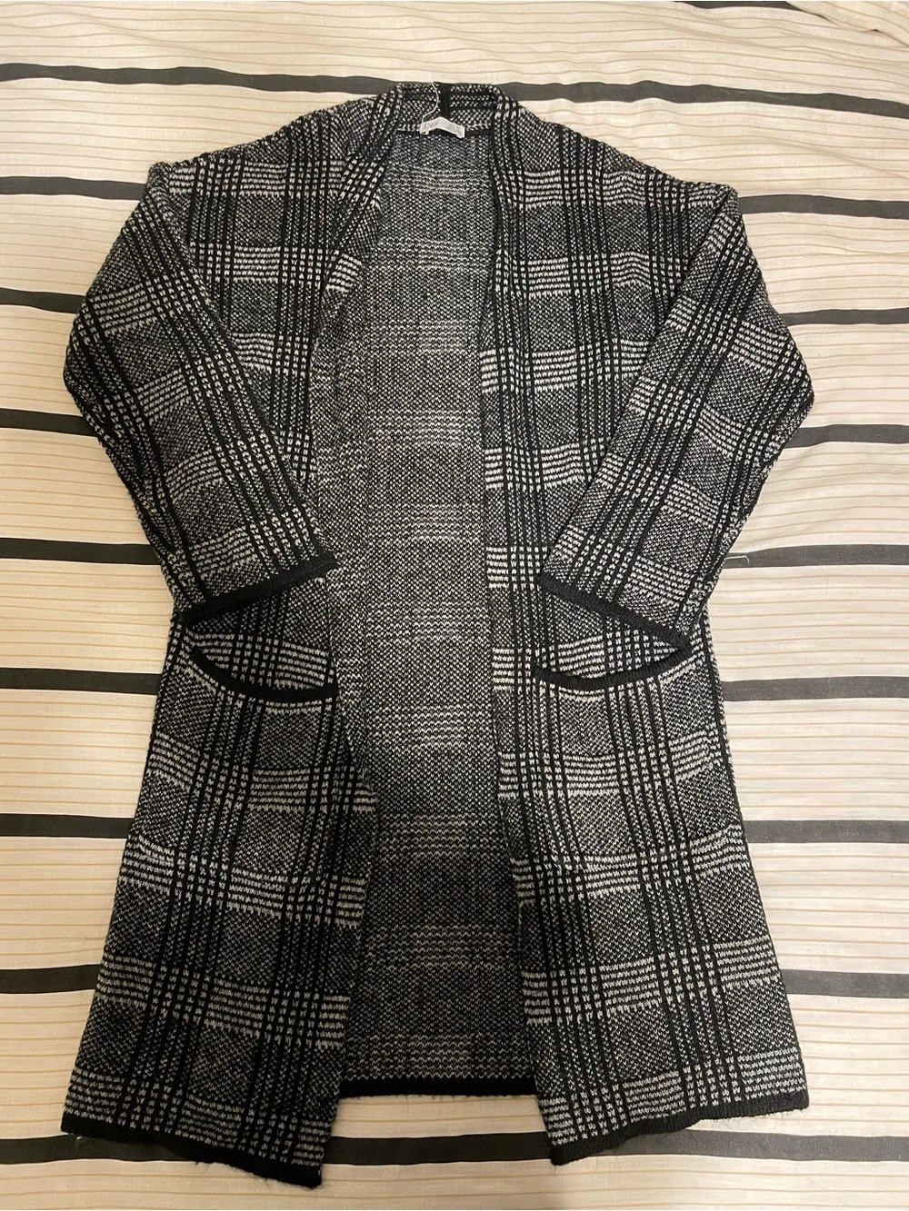 Women’s Black & White Plaid Open-Front Cardigan Coat